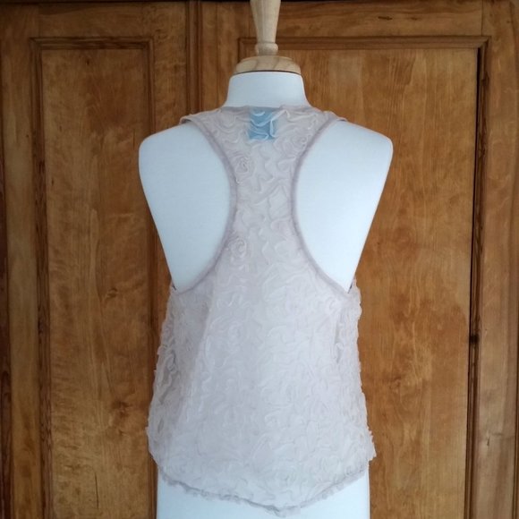 h.i.p. Sheer Raised Applique Racer Back Blouse. L - Picture 6 of 10